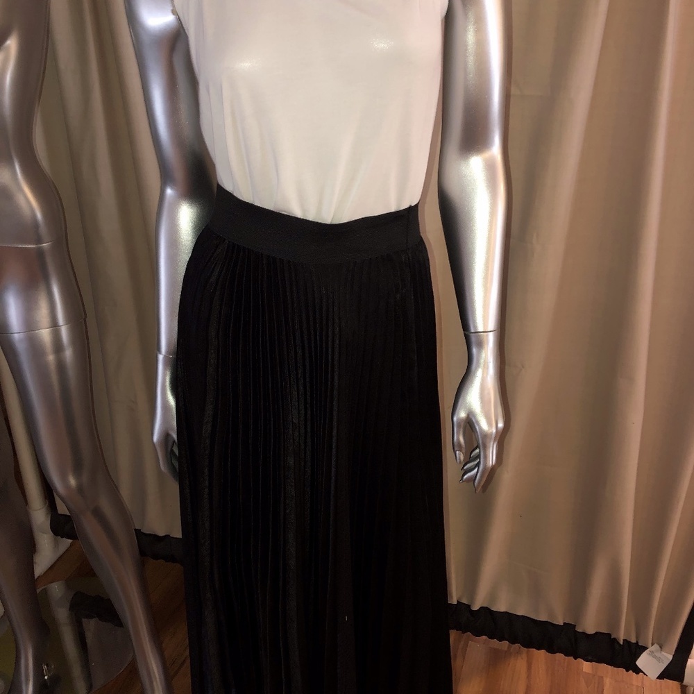 NWT Promesa Black Pleated Skirt